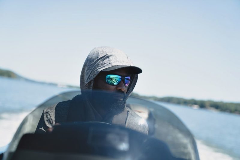 okulary polaryzacyjne wiley x captivate - ochrona przed wodą w czasie płynięcia łodzią